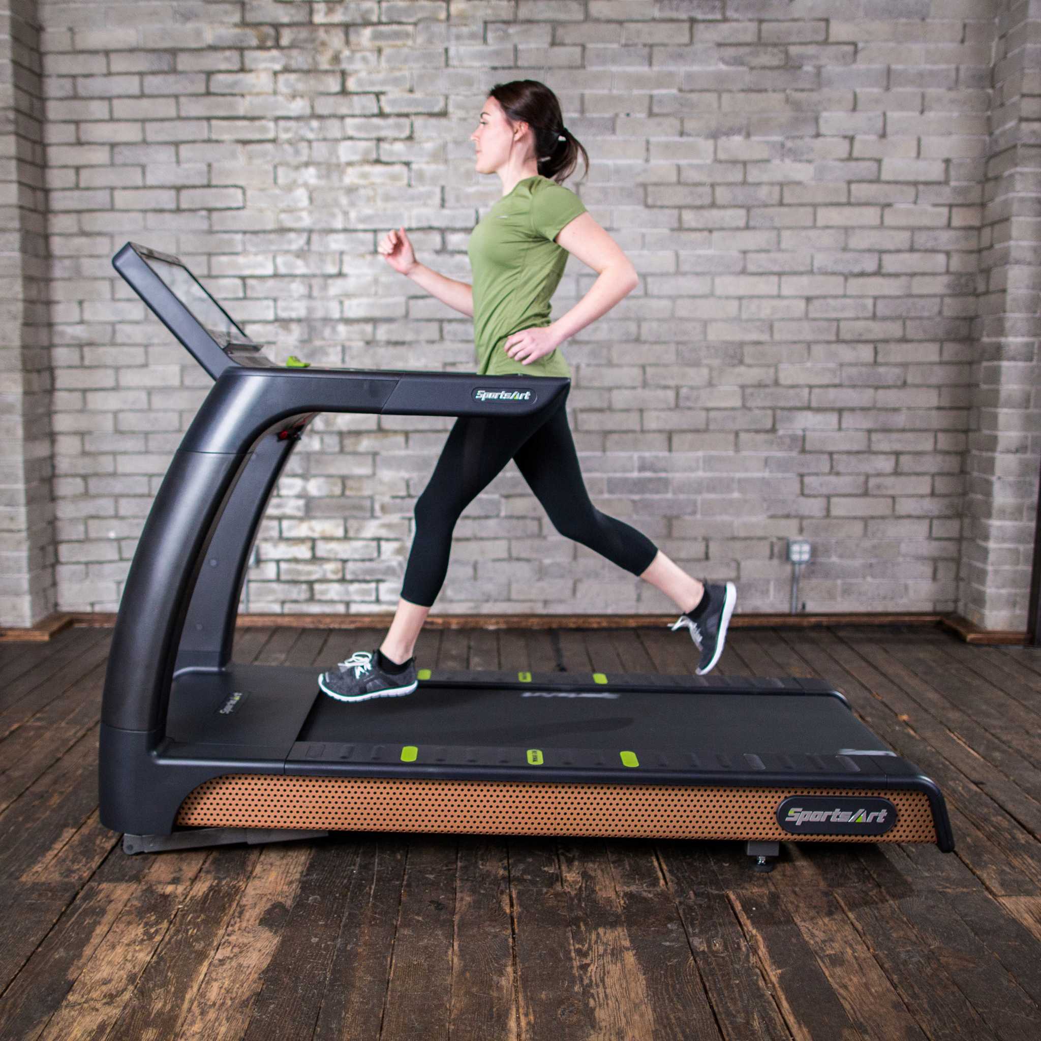 SportsArt T676-19 Treadmill