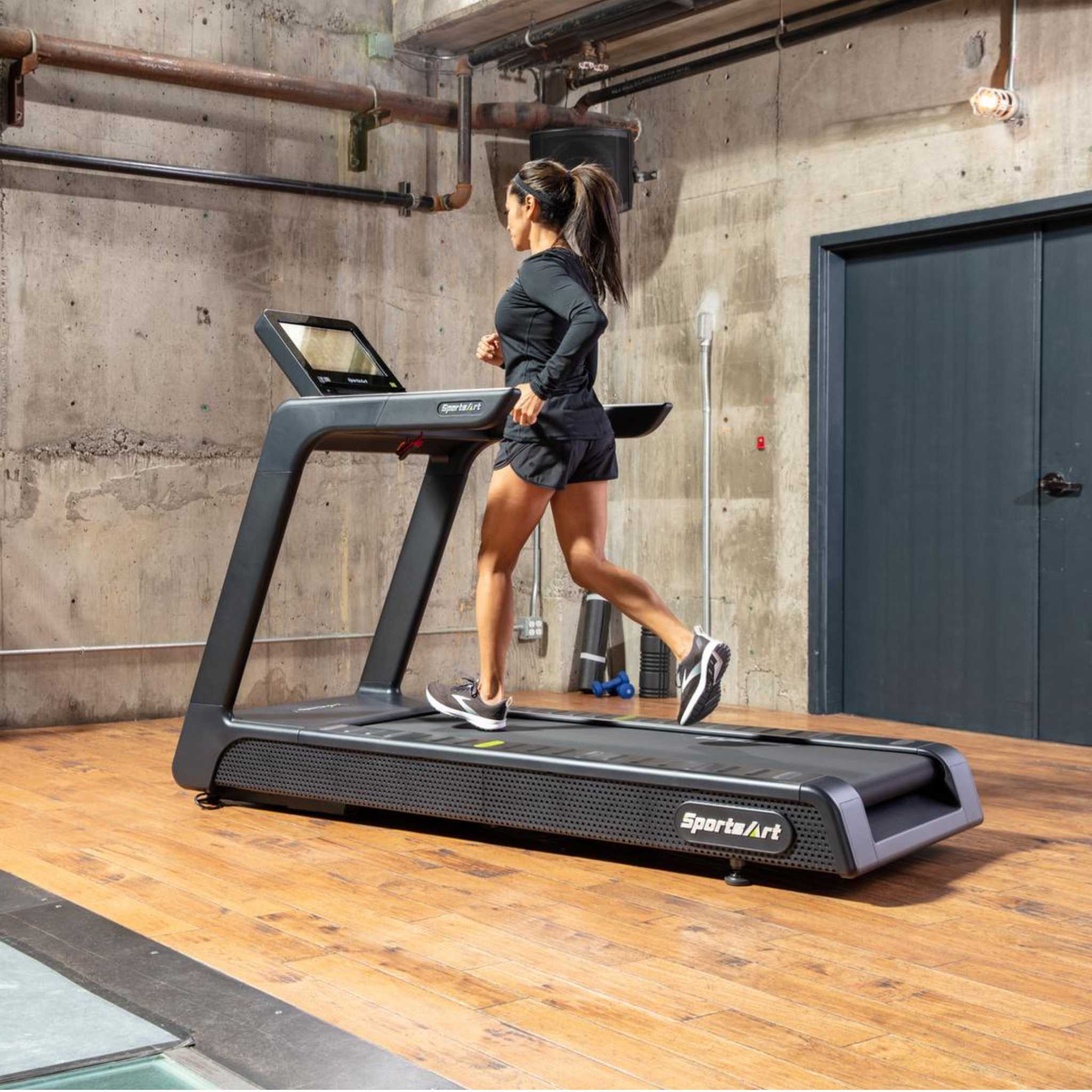 SportsArt T674L-16 Treadmill