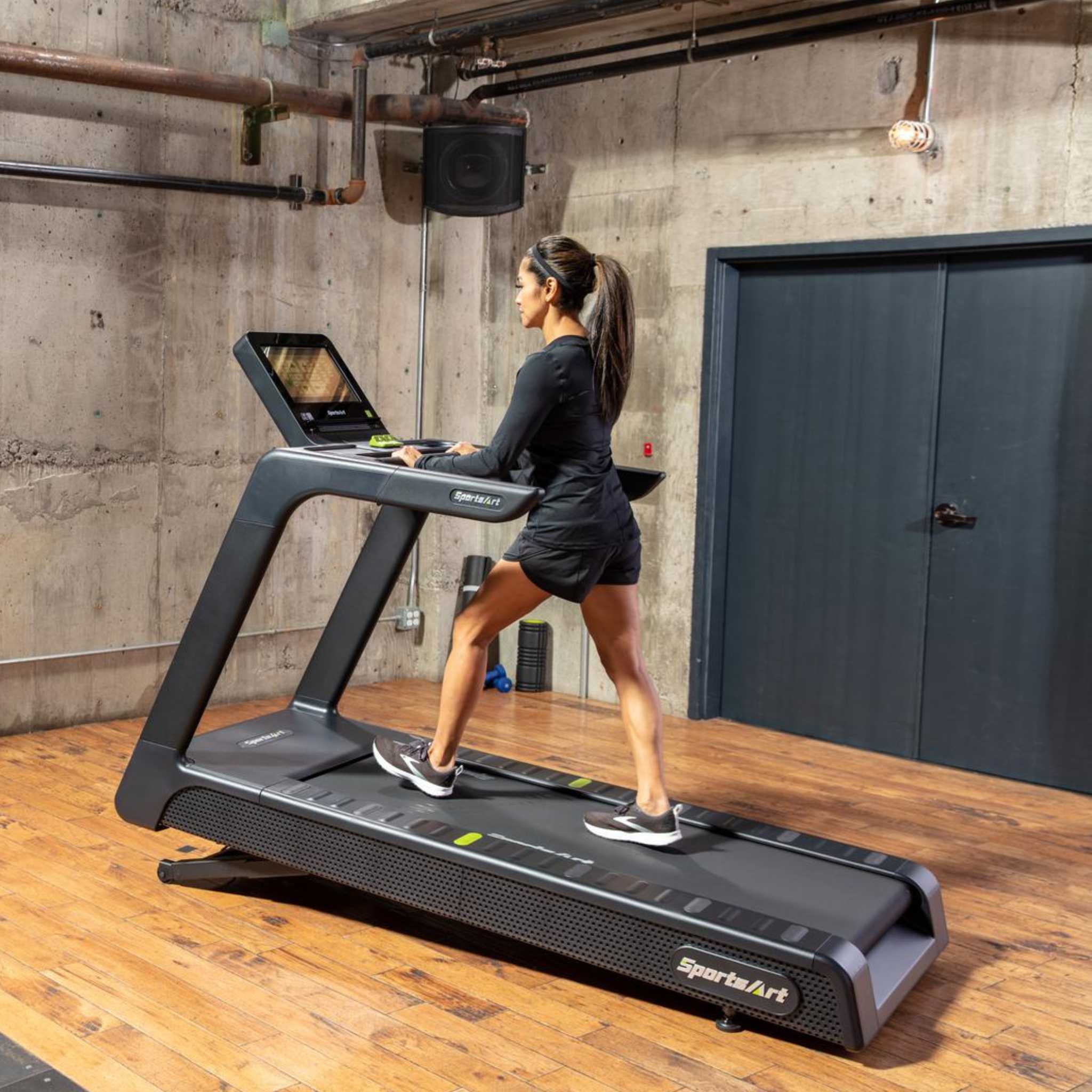SportsArt T674L-16 Treadmill