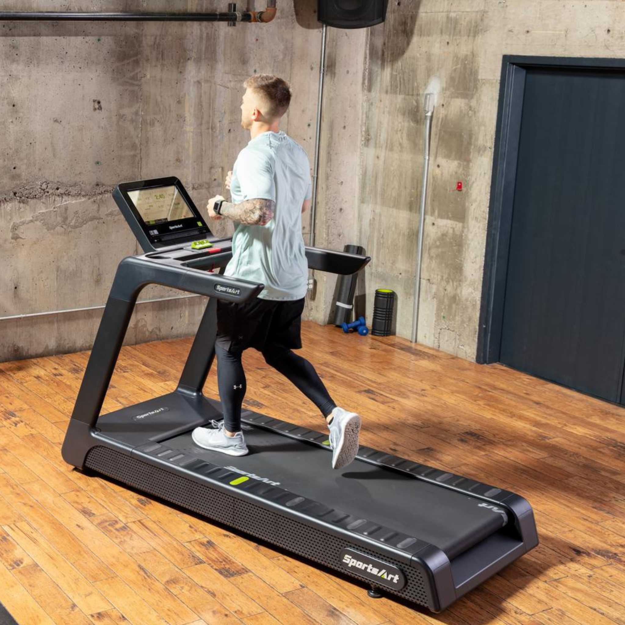 SportsArt T674L-16 Treadmill